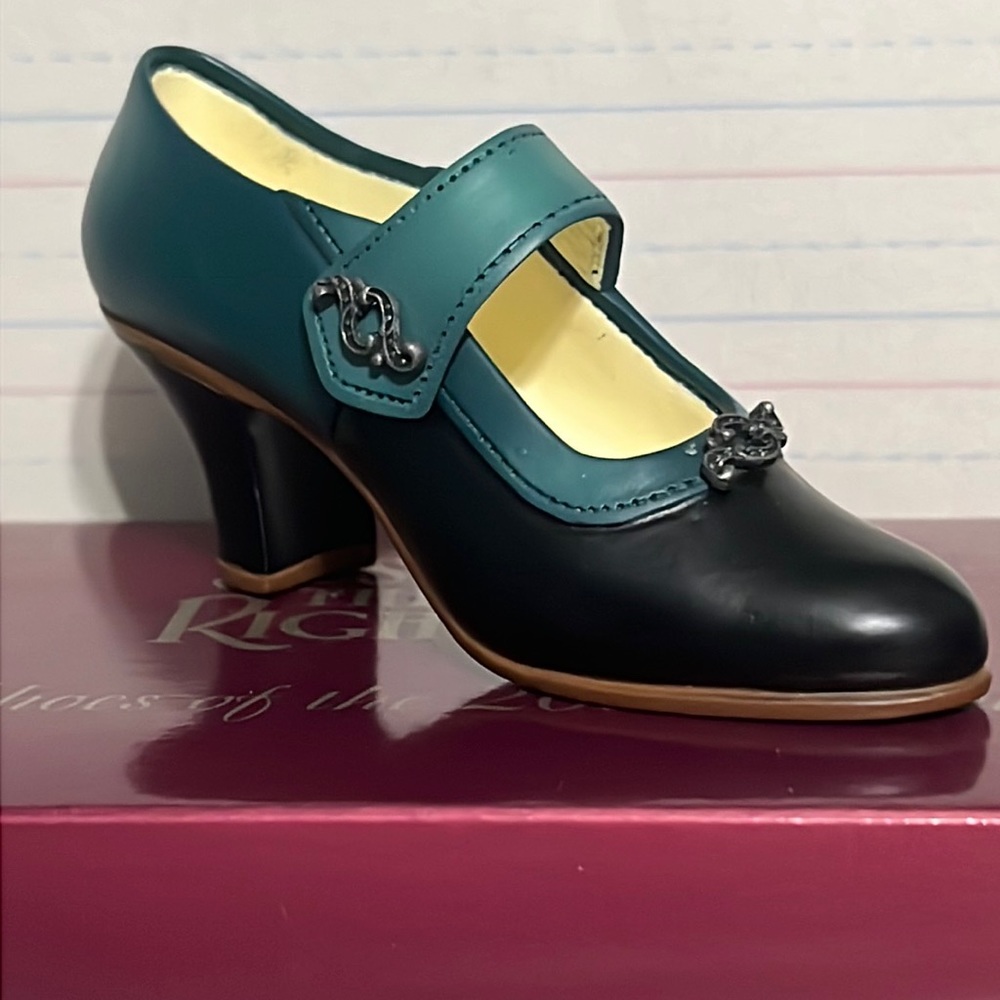 Just the Right Shoe Miniature Collectible "Suffragette" #25041 (1999) Circa 1918